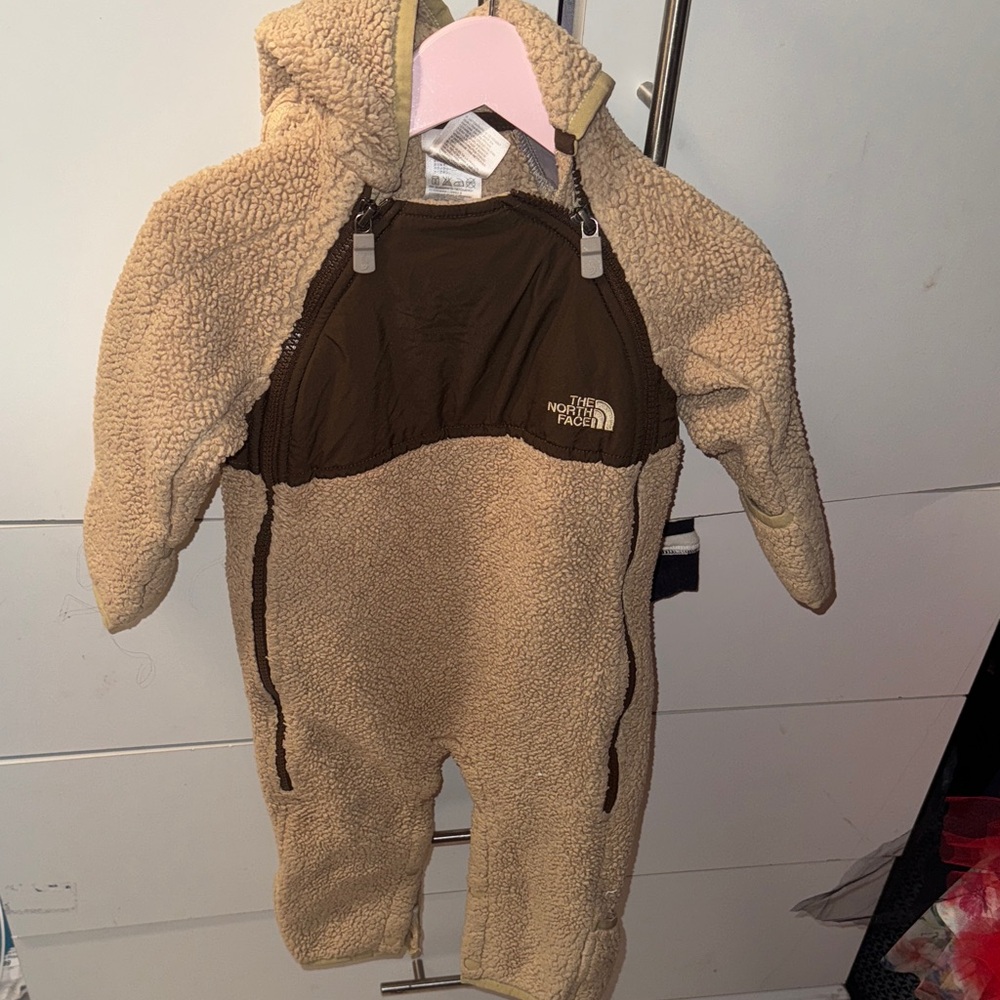 Autentic The North Face Kids Beige and Dark Brown Footie